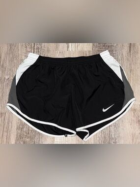 Women's Nike Dri Fit Shorts Size Medium